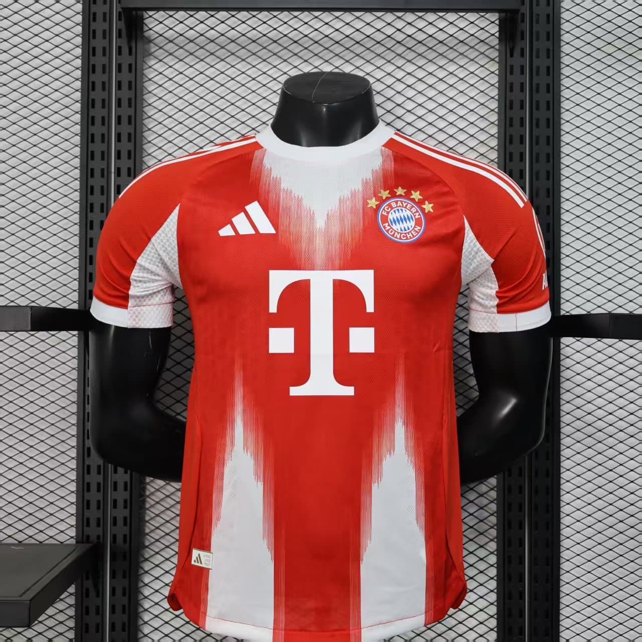 Bayern Múnich 2025/26 1a Eq. (Ed. Jugador) — vista frontal