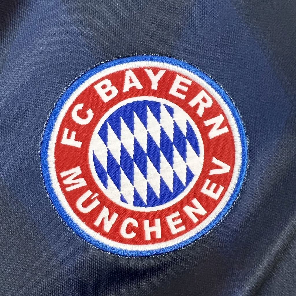 Bayern Múnich 1997/99 1a Eq. — vista trasera