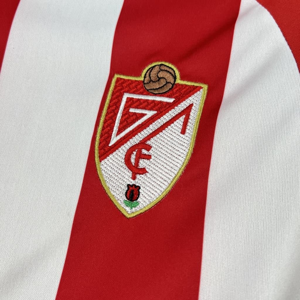 Granada 2025/26 Retro — vista trasera