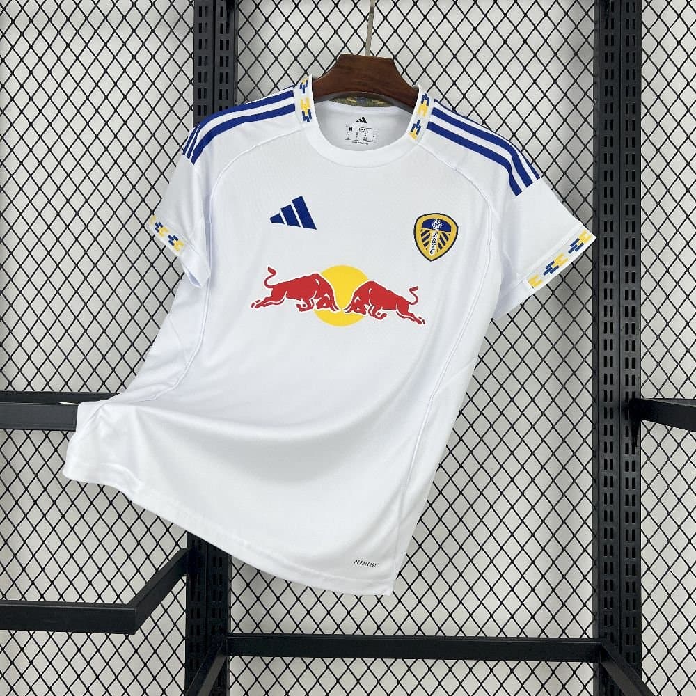 Leeds United 2025/26 1a Eq. — vista frontal