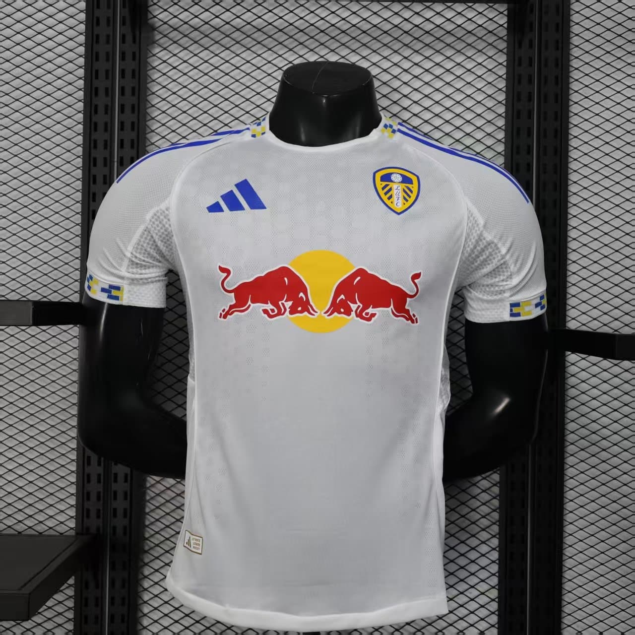 Leeds United 2025/26 1a Eq. (Ed. Jugador) — vista frontal