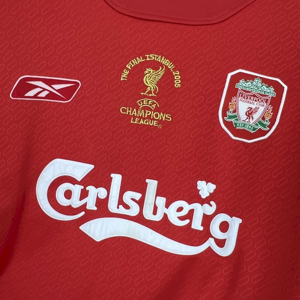 Liverpool 2004/05 1a Eq. — vista trasera