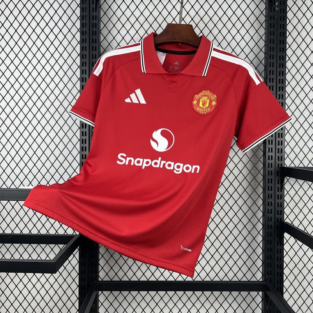 Man. United 2026/27 1a Eq. — vista frontal