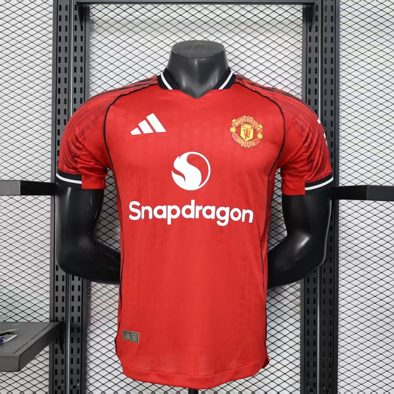 Man. United 2025/26 1a Eq. (Ed. Jugador) — vista frontal