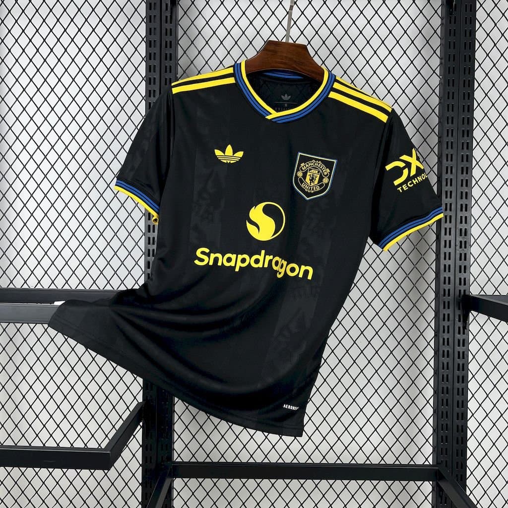Man. United 2025/26 3a Eq. — vista frontal