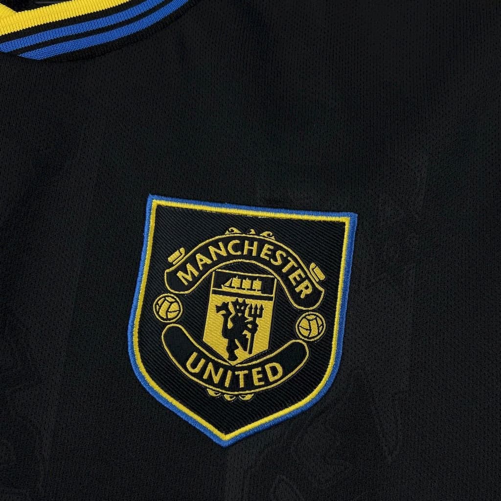 Man. United 2025/26 3a Eq. — vista trasera