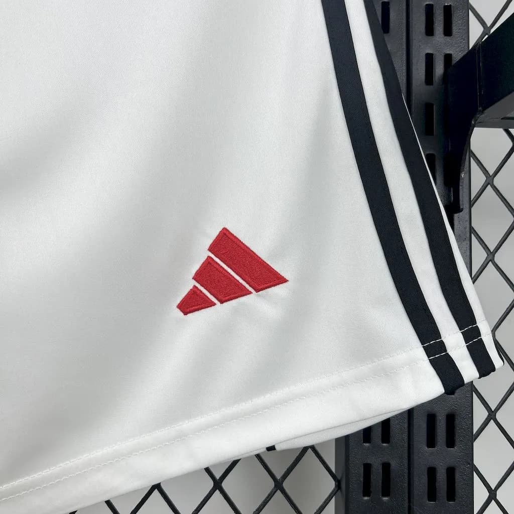 Man. United 2025/26 Pantalón 1ª Eq. — detalle