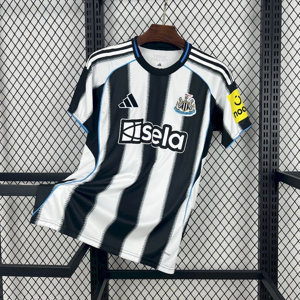 Newcastle 2025/26 1a Eq. — vista frontal