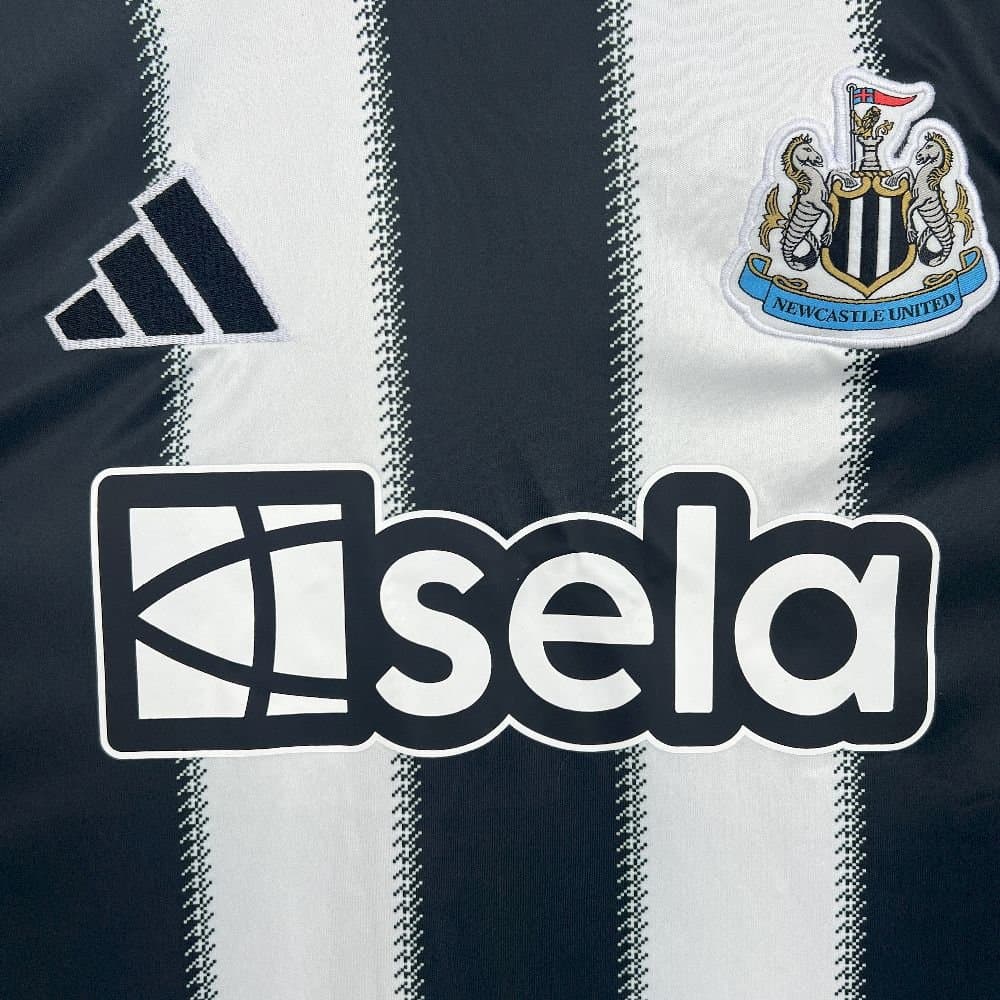 Newcastle 2025/26 1a Eq. — vista trasera