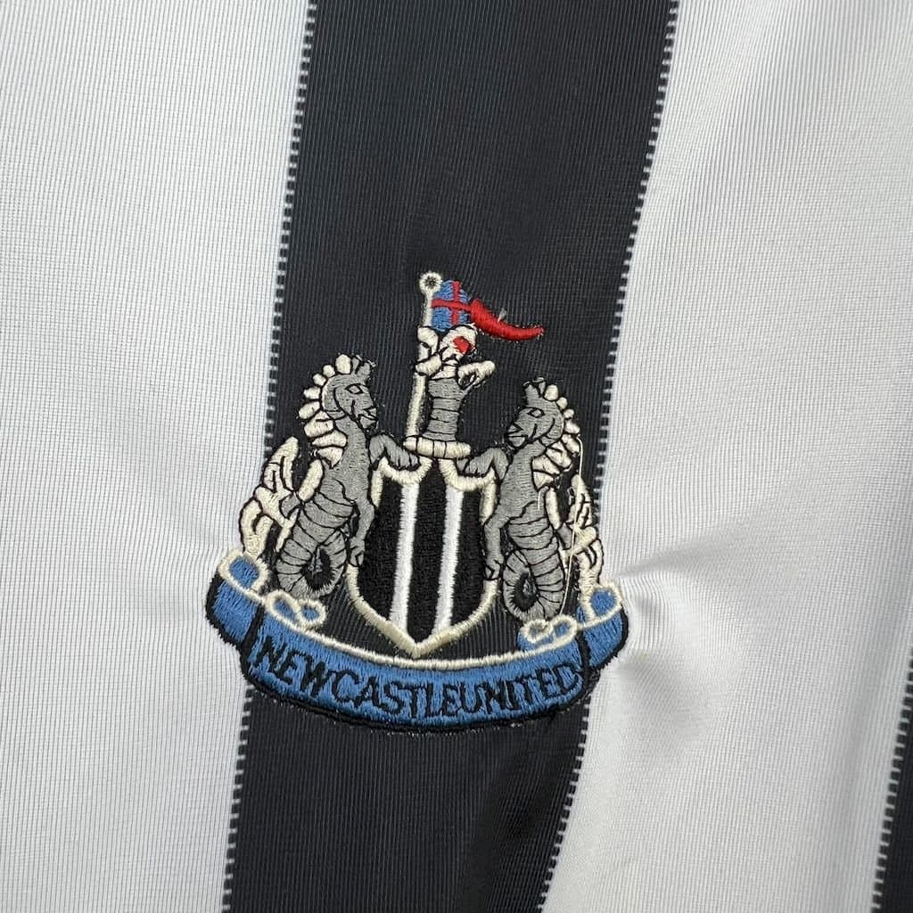 Newcastle 1999/00 1a Eq. — vista trasera