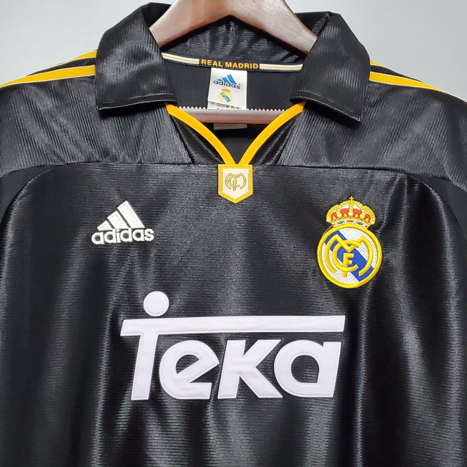 Real Madrid 1999/00 2a Eq. — vista trasera
