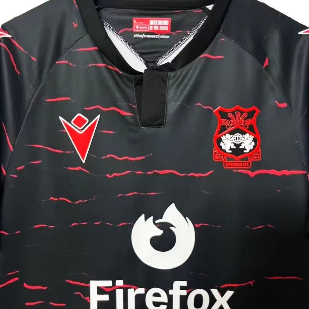 Wrexham 2026/27 2a Eq. — vista trasera
