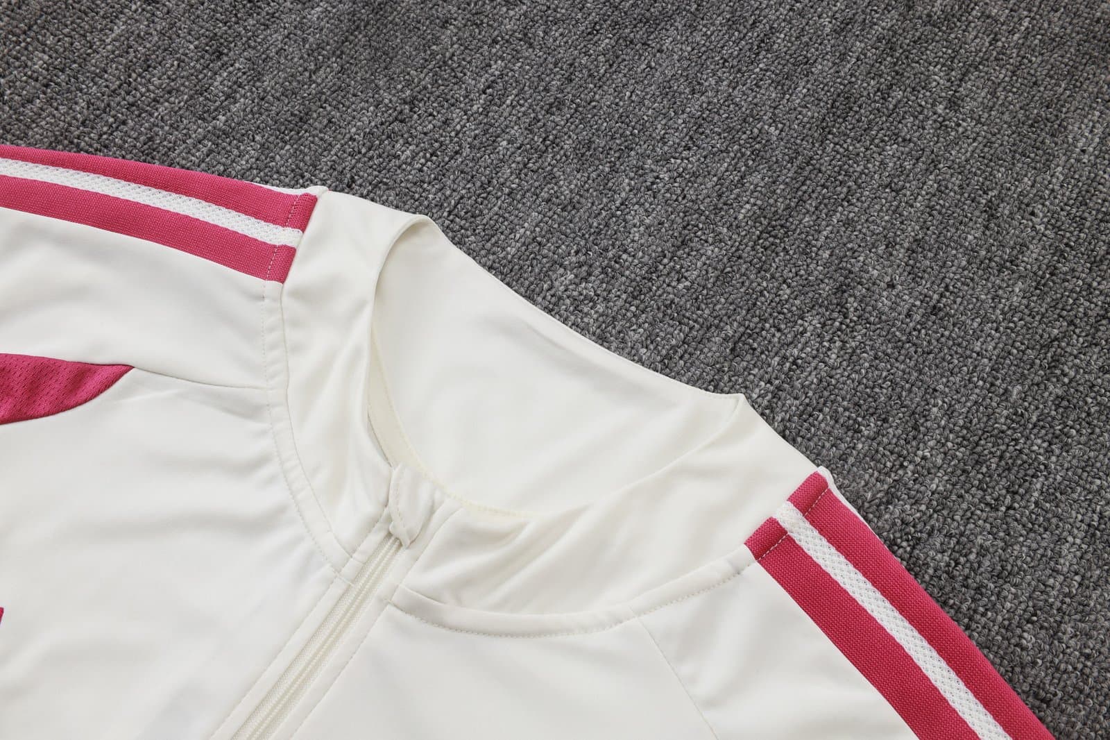 Real Madrid 2026/27 Chándal 2 — detalle