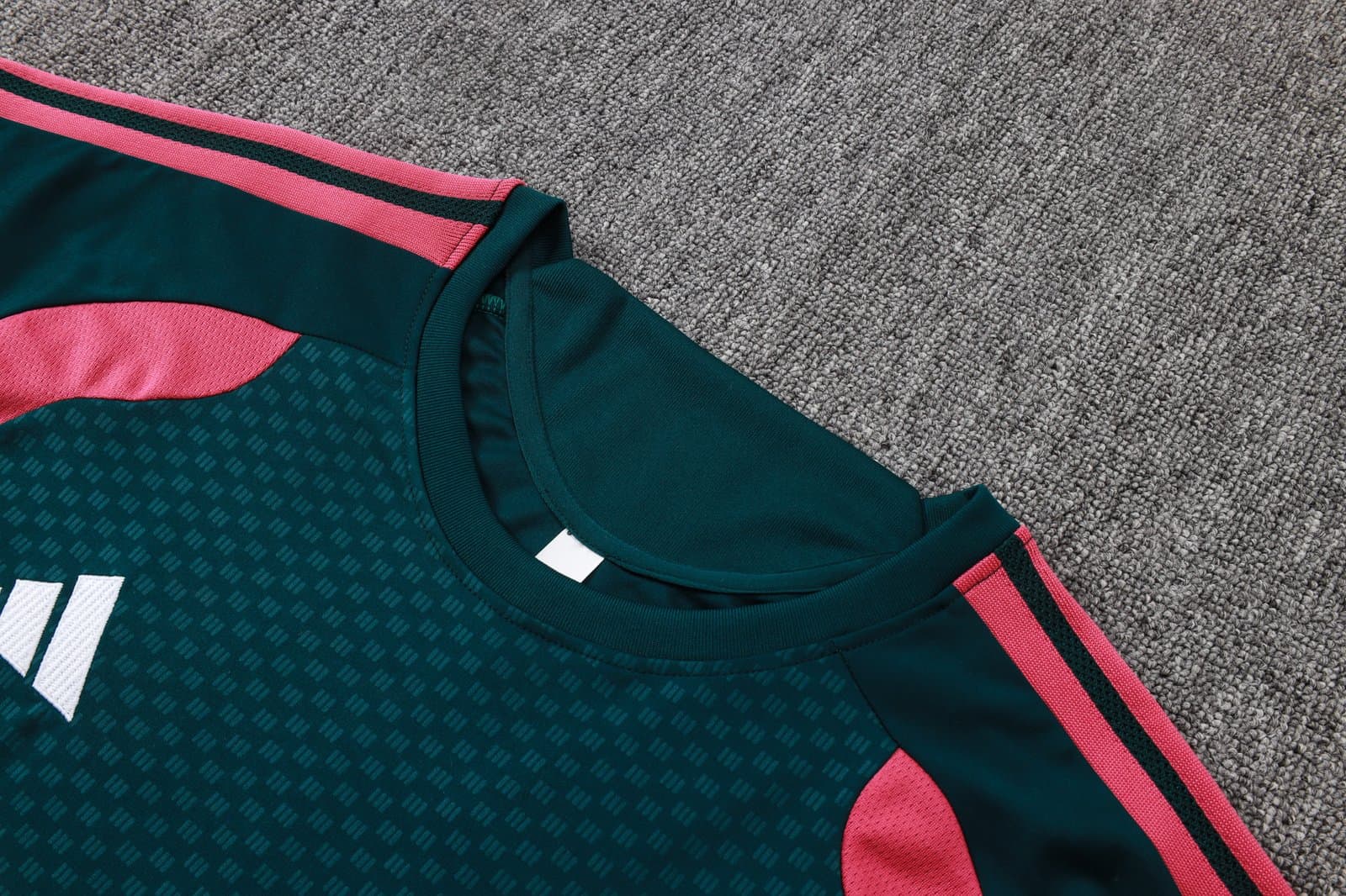 Real Madrid 2026/27 Kit Entrenamiento Niño 3 — vista trasera