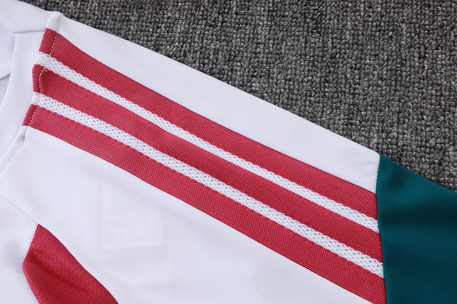 Real Madrid 2026/27 Kit Entrenamiento Niño 2 — detalle